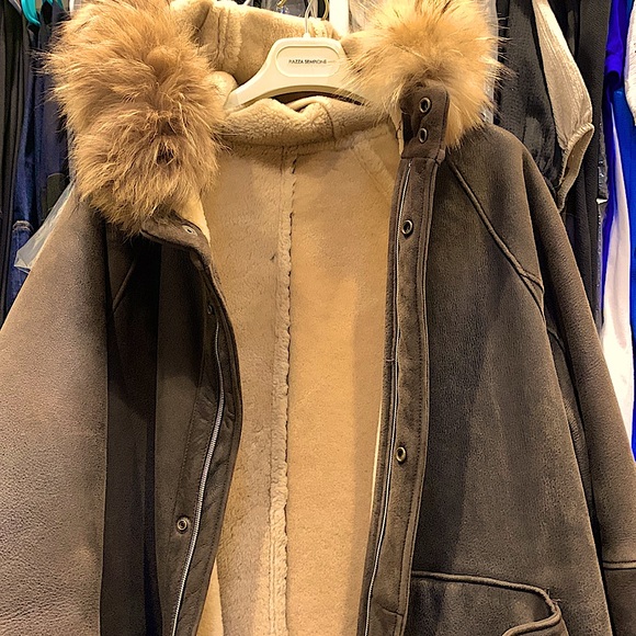 MENS WINTER LAMB FUR COAT. KEEPS YOU VERY WARM AND COAZY.